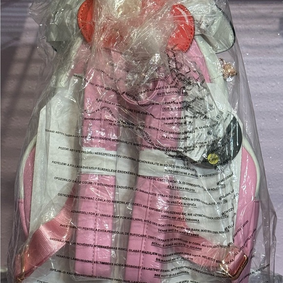 Universal Studios Loungefly – Fluffy Unicorn Cupcake Mini Backpack - Picture 2 of 4